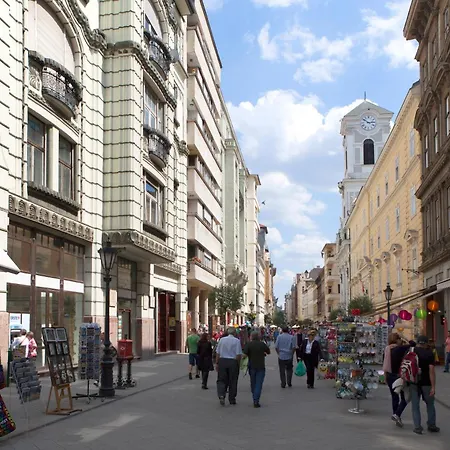 Walk Vaci 42 شقة فندقية 3*